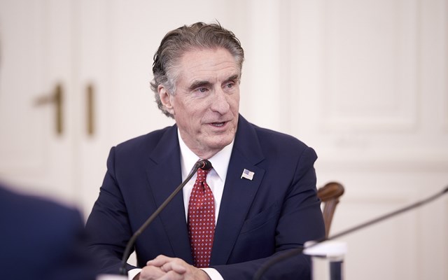 Τι συζήτησε με τους Έλληνες αγοραστές αερίου ο Αμερικανός υπουργός Ντάγκ Μπέργκαμ  Τα μηνύματα