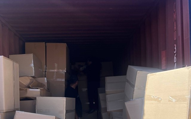 Μία από τις μεγαλύτερες υποθέσεις λαθρεμπορίας των τελευταίων ετών στην Ελευσίνα: 17 κοντέινερ με κινεζικά προϊόντα - Ζημιά άνω των 1,6 εκατ. ευρώ για το Δημόσιο