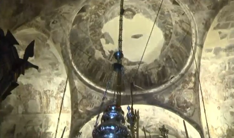 Καλάβρυτα: Ο ηγούμενος του Μεγάλου Σπηλαίου ήθελε να πουλήσει και τοιχογραφίες της μονής