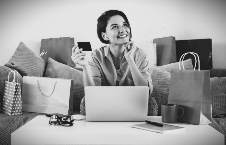 Εθισμός στα ψώνια από μέσα κοινωνικής δικτύωσης  Διαλύονται ακόμα και σχέσεις