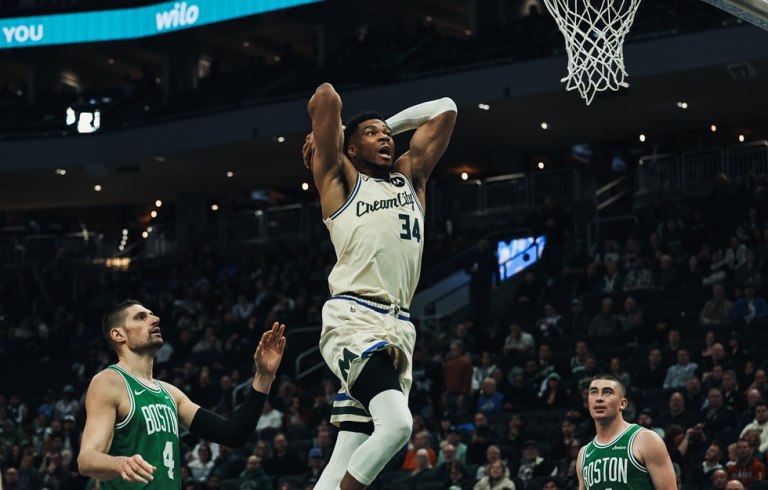 Αντετοκούνμπο: Προσπαθώ να βρω ρυθμό και να βοηθήσω όσο μπορώ τους Μπακς