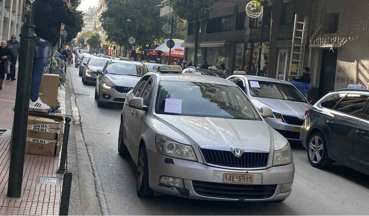 Τραβούν χειρόφρενο τα ταξί