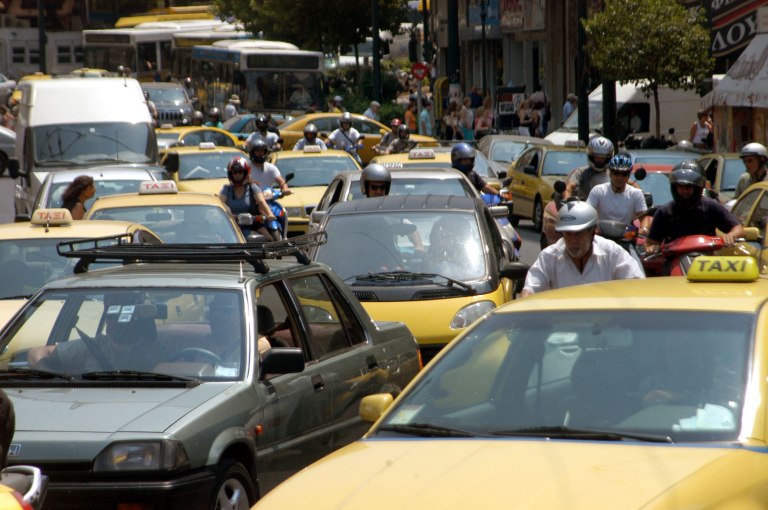 Κηφισίας: Καραμπόλα με πέντε αυτοκίνητα στο Μαρούσι  Μποτιλιάρισμα στο ρεύμα προς Αθήνα