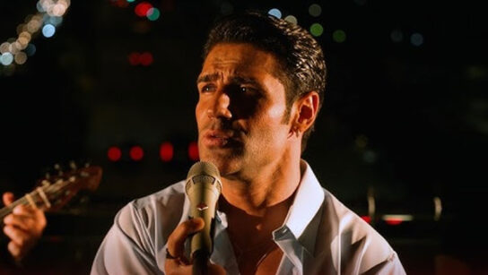 Πέτρος Ιακωβίδης  Καπνογόνα: Η νέα μεγάλη του επιτυχία και σε music video!