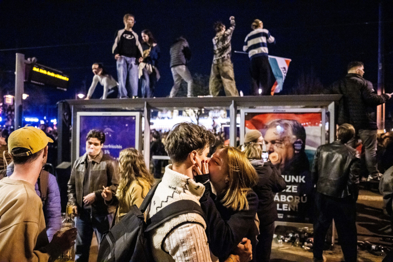 Οι νέοι στην Ουγγαρία έδιωξαν τον Ορμπάν από την εξουσία  Ο λόγος που έχασε τις εκλογές