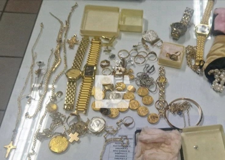 Εξαπάτησαν ηλικιωμένη στο Ρέθυμνο  Συνελήφθησαν σε καμπίνα πλοίου με χρυσαφικά και δεκάδες χρυσές λίρες
