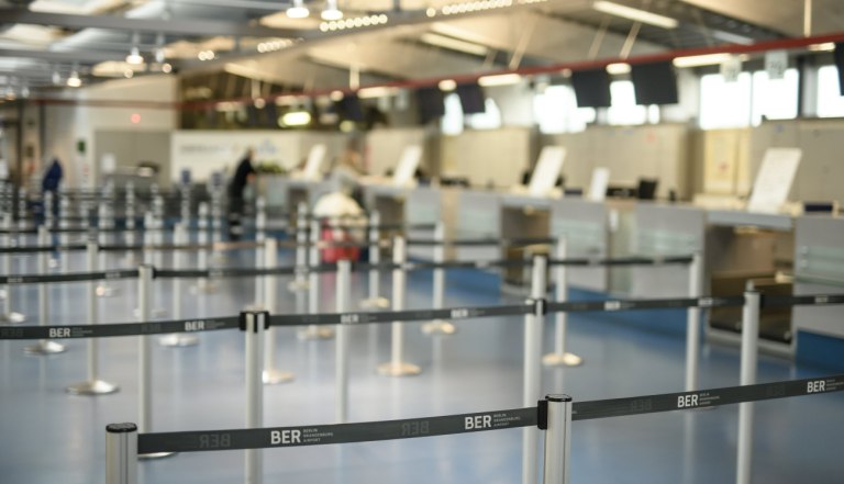 Αλλάζουν τα ταξίδια στην ΕΕ  Πώς θα γίνεται ο έλεγχος, ποιους αφορά