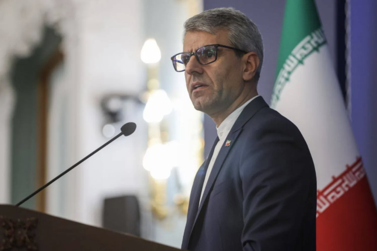 Το Ιράν απορρίπτει τις παράλογες αξιώσεις των ΗΠΑ  Αρνείται ότι διεξάγει διαπραγματεύσεις