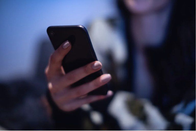 Σοκ για μητέρα από τις εικόνες στο κινητό της 6χρονης κόρης της  Σεξουαλική κακοποίηση από την οικιακή βοηθό