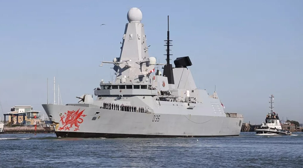 HMS Dragon: Στη Μεσόγειο το πολεμικό πλοίο που στέλνει η Βρετανία στην Κύπρο  Πέρασε τα στενά του Γιβραλτάρ (vid)