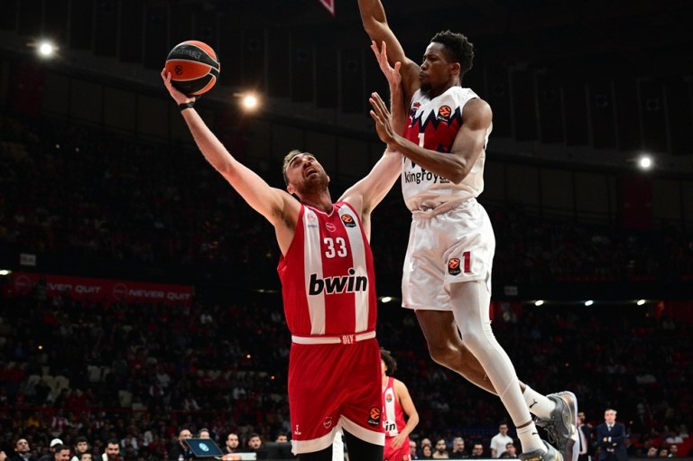 Μιλουτίνοφ: Δεν μπορούμε να σκεφτόμαστε τα play off