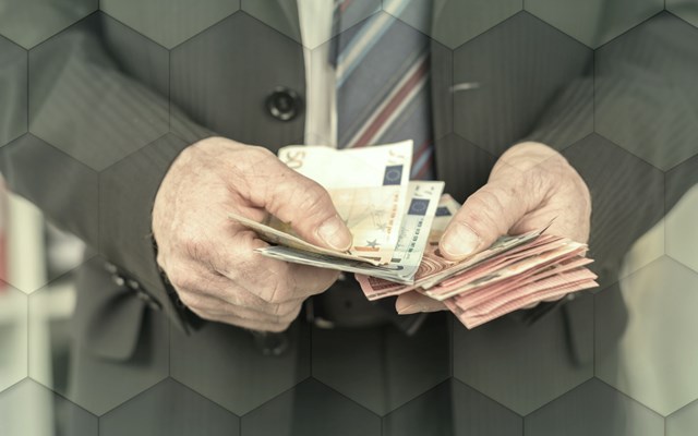 Οι κλίμακες των αυξήσεων για τους συνταξιούχους με προσωπική διαφορά (πίνακες)