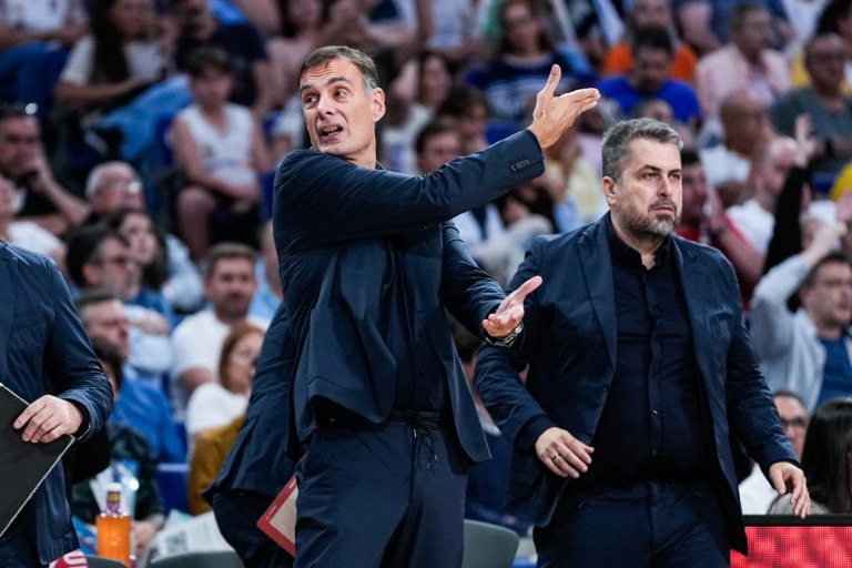 Η αντίδραση του Μπαρτζώκα σε ερώτηση Ισπανού δημοσιογράφου: Τι εννοείτε (vid)