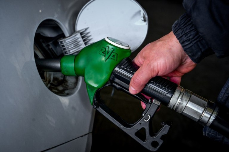 Καύσιμα: Άλμα 20% στο ντίζελ και 8% στην αμόλυβδη  Ανήσυχοι οι καταναλωτές