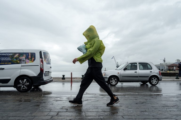 Καιρός: Συνεχίζονται τα έντονα φαινόμενα σε αρκετές περιοχές  Βροχές και στην Αττική