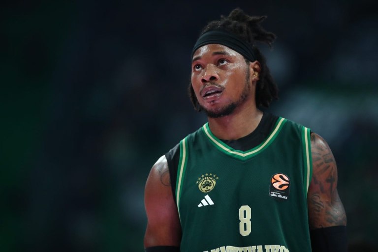 O Ρισόν Χολμς κατέβασε τις φωτογραφίες με τον Παναθηναϊκό και μετά άλλαξε γνώμη