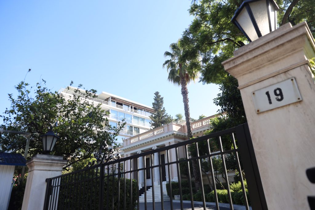 Η επίθεση της Ζαχάροβα στην Ελλάδα, τουρκικά drones στο Κόσοσβο και μία κρίση στην πιο ακατάλληλη στιγμή