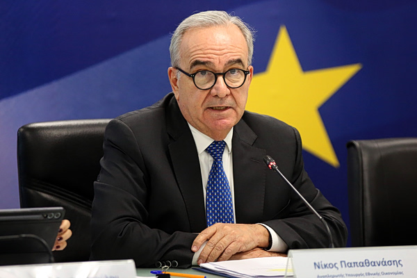 Παπαθανάσης: Νέες ενεργειακές αναβαθμίσεις δημοσίων κτιρίων