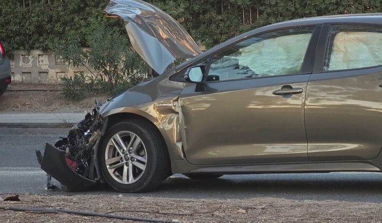 Τροχαίο με σύγκρουση δύο ΙΧ στη λεωφόρο Ποσειδώνος  Ένας τραυματίας