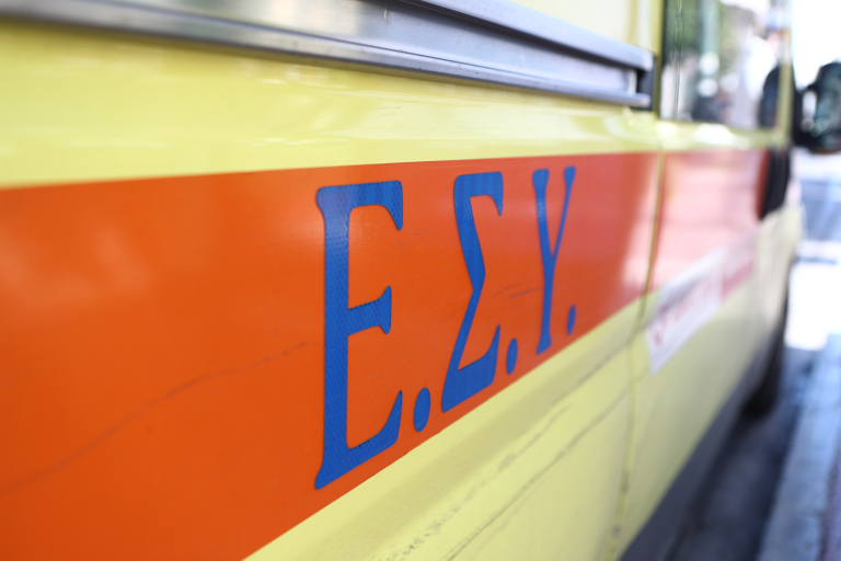 Αυτοκίνητο έπεσε σε