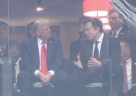 ΗΠΑ: Η επανένωση Τραμπ  Μασκ στη κηδεία του Τσάρλι Κερκ και μια αινιγματική ανάρτηση