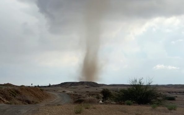 Ανεμοστρόβιλος σάρωσε τη Λευκωσία  Εντυπωσιακά βίντεο