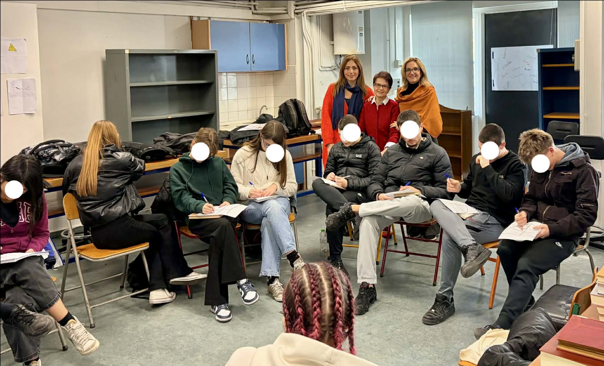 Ομάδα εφήβων στο 2ο Πρότυπο