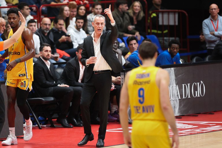 Αποκλεισμένοι στο Ντουμπάι οι ξένοι της Μακάμπι Τελ Αβίβ  Φεύγουν για Αθήνα οι παίκτες της Χάποελ