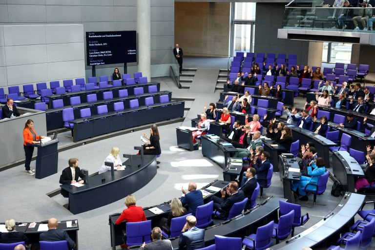 Δημοσκόπηση: Ισχυροποιείται η ακροδεξιά στη Γερμανία, πρώτο το AfD  Δυσαρέσκεια για την κυβέρνηση