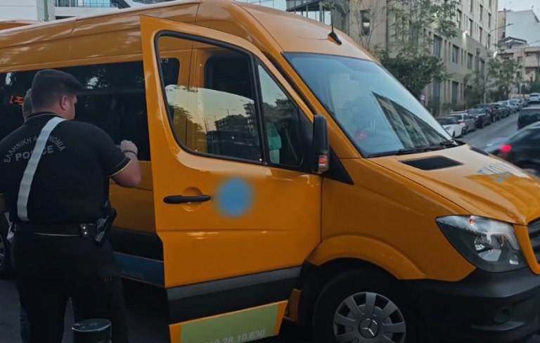 Έλεγχοι στα σχολικά