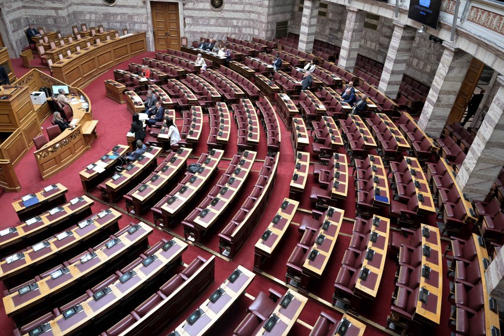 Υπ. Μετανάστευσης: Καταργείται ο όρος παράτυπη μετανάστευση  Πλέον θα αναφέρεται ως παράνομη