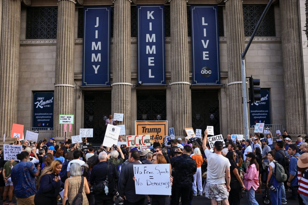 Καναρίνια στο ορυχείο του αυταρχισμού