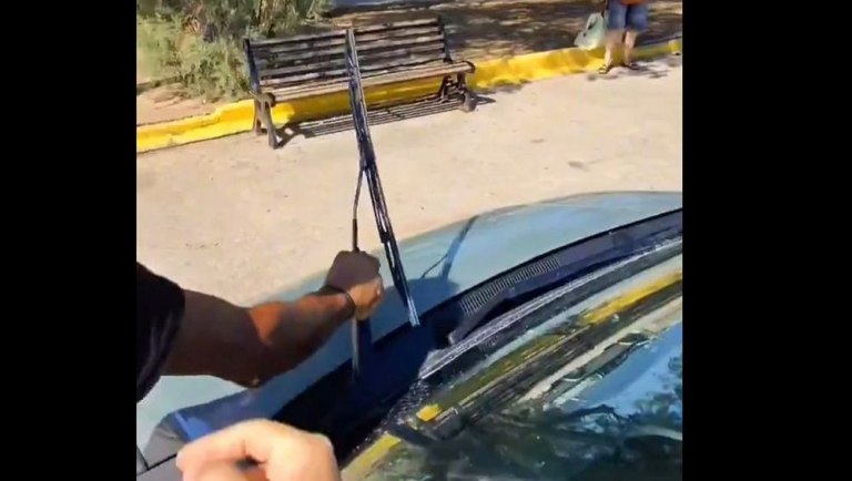 Δύο συλλήψεις για παρεμπόριο στο λιμάνι της Αρκίτσας μετά το βίντεο με τους υαλοκαθαριστήρες που έγινε viral