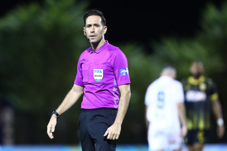 Super League: Κόπηκαν στις εξετάσεις για τα ντέρμπι οι Ελληνες διαιτητές