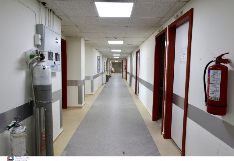 Η κυβέρνηση ΣΥΡΙΖΑ ενοχλεί ακόμα, λέει η Κουμουνδούρου  Τα ψέματα Βούλτεψη για τους ανασφάλιστους