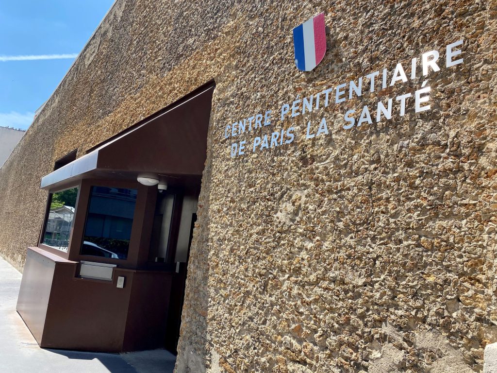 Νικολά Σαρκοζί: Πώς θα ζήσει πίσω από τα κάγκελα  Πτέρυγα VIP, μονόκλινο κελί και σούσι με drones