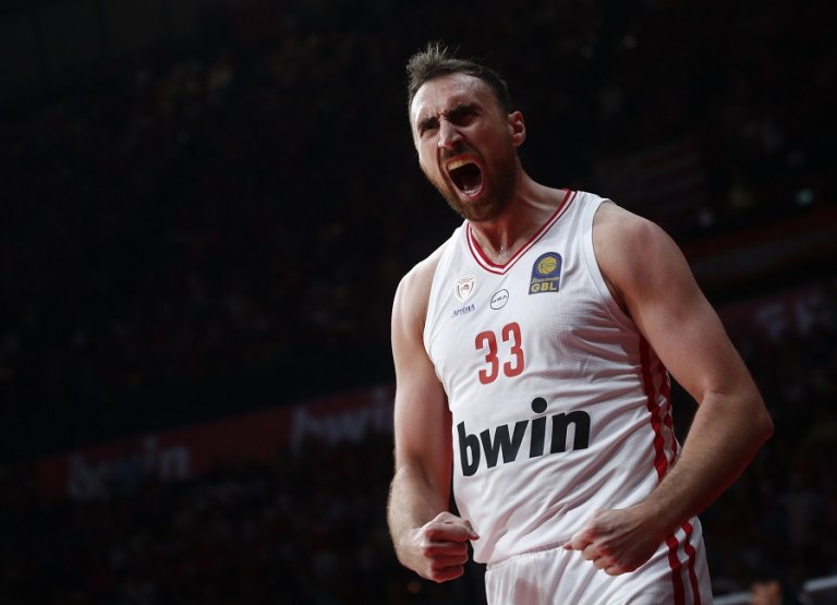 Ολυμπιακός  Παναθηναϊκός: Η εντυπωσιακή τάπα του Μιλουτίνοφ στον Σορτς (vid)