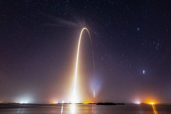 Μασκ: Ποντάρει 17 δισ. δολάρια για κινητή τηλεφωνία σε ερήμους και βουνά