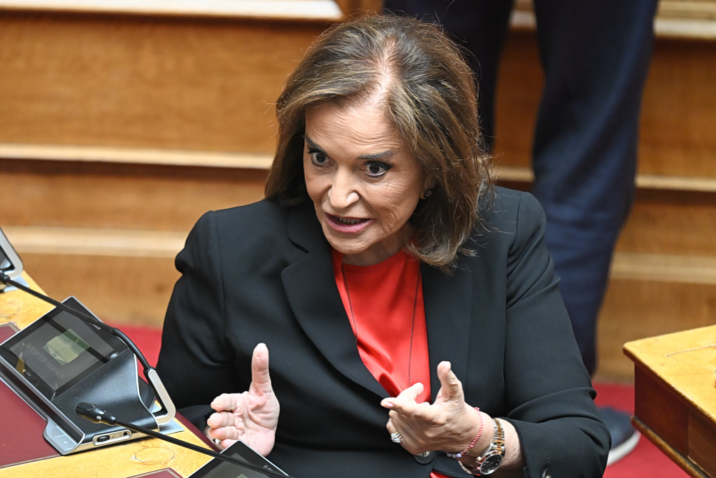 Ντόρα Μπακογιάννη στο MEGA: Η Ελλάδα αμυντικά και μόνο κινήθηκε στην Κύπρο  Δεν θα γίνει μέρος του πολέμου