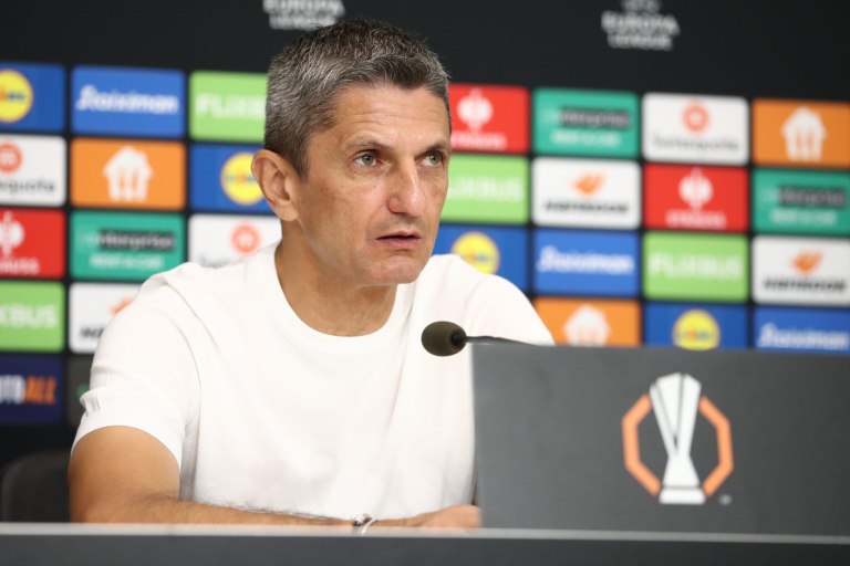 Λουτσέσκου: Υπάρχει μια τρέλα, στα όρια της παράνοιας  Πρέπει να κρατήσουμε καθαρό μυαλό και ηρεμία