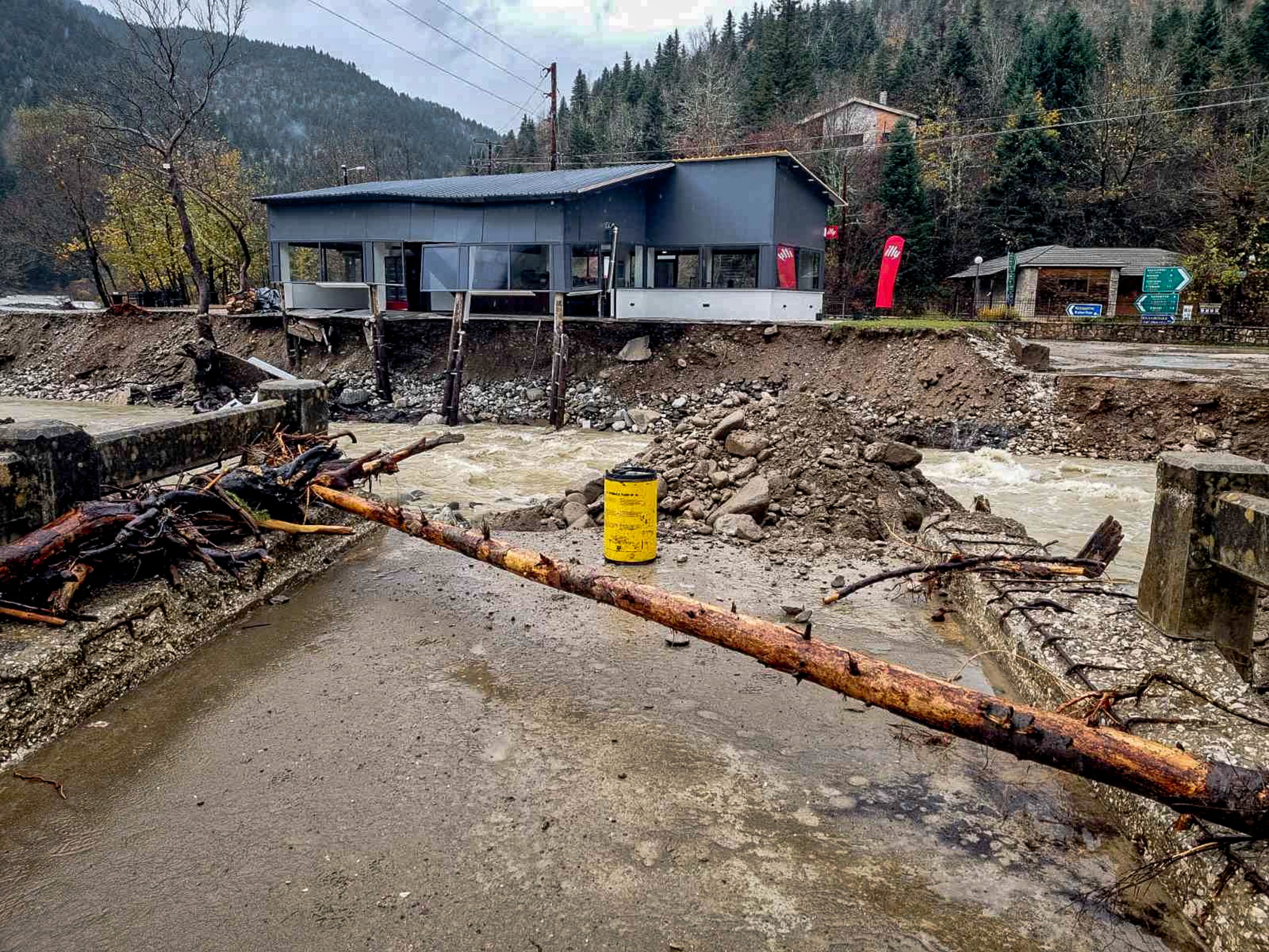Μετέωρα: Αποκλεισμένα