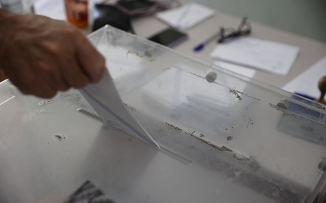 Δημοσκόπηση MRB: Επτά στους 10 ζητούν ουδέτερη στάση στον πόλεμο - Στο 31,1% η ΝΔ, στο 14% το ΠΑΣΟΚ