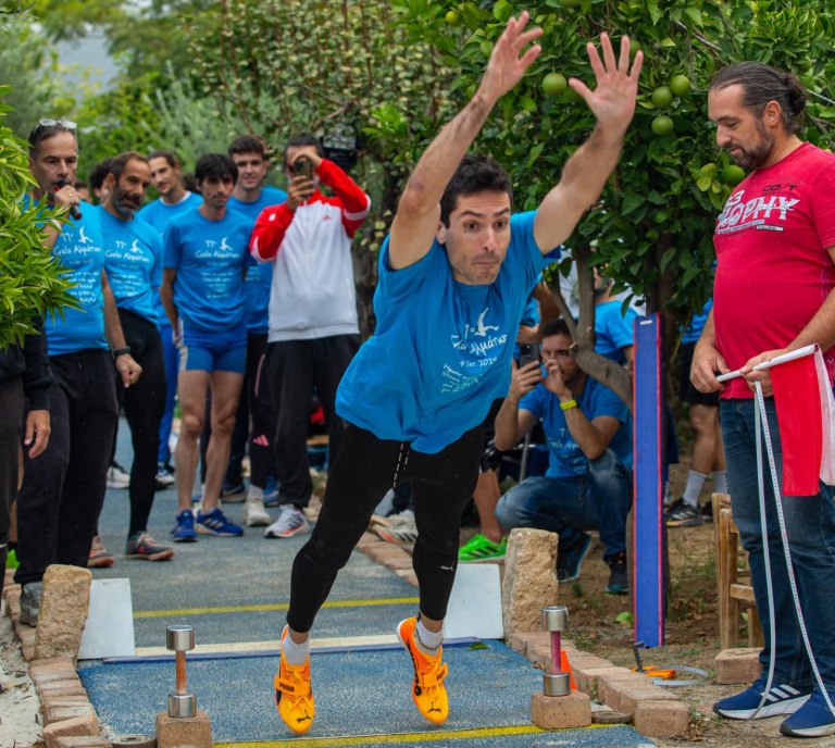 O Mίλτος Τεντόγλου έκανε Παγκήπιο ρεκόρ σε αγώνα σε κήπο σπιτιού (vid)