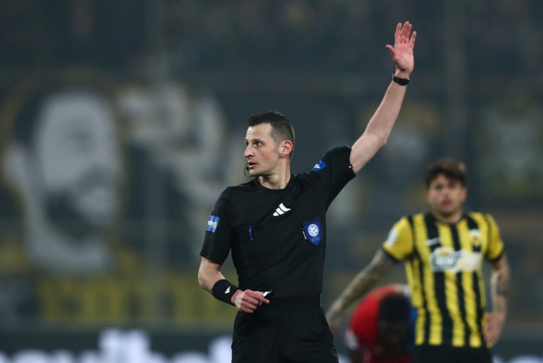 Ούτε τα προσχήματα ο Τσιμεντερίδης για να μην χάσει η ΑΕΚ (pic)