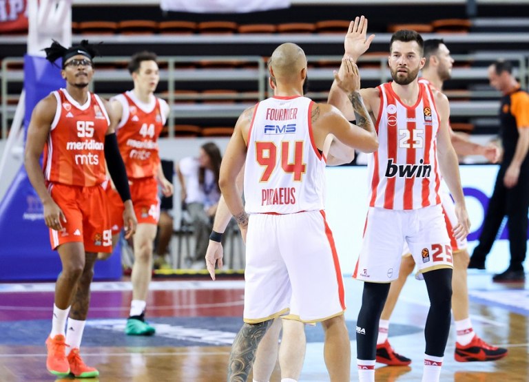 Ερυθρός Αστέρας  Ολυμπιακός 83-86: Νικητής στο φιλικό τεστ με ηγέτες τους Φουρνιέ και Βεζένκοφ