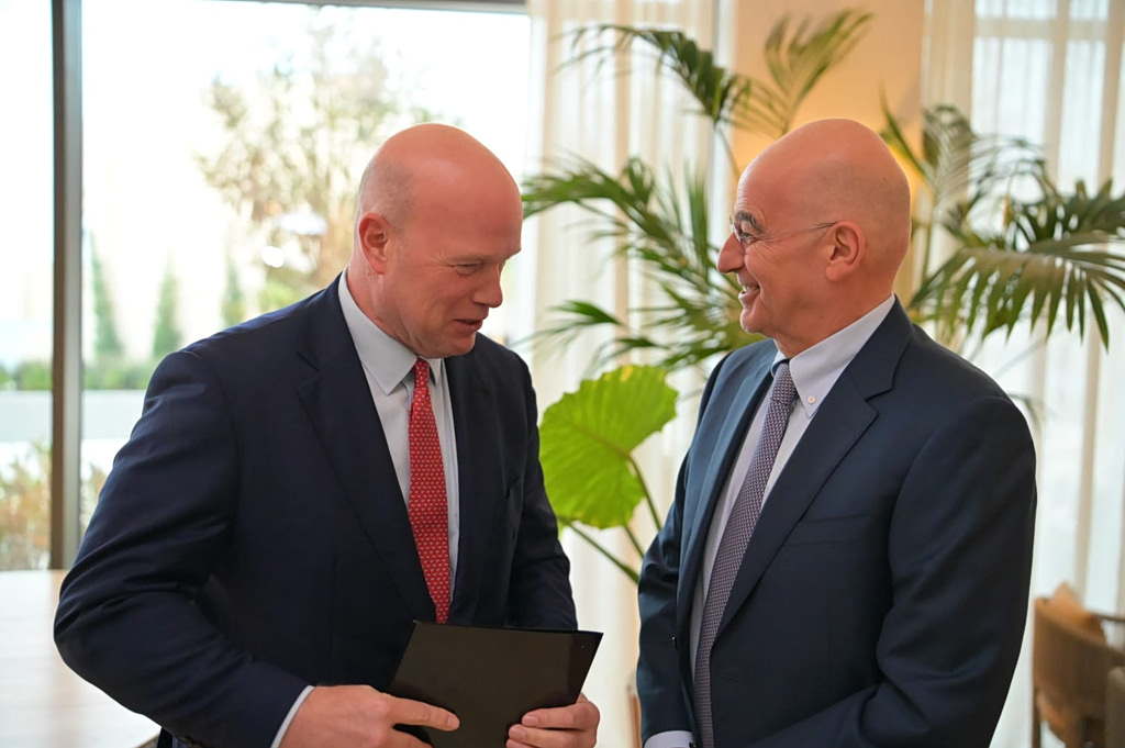 4ο Φόρουμ για την Αν. Μακεδονία και Θράκη: Δένδιας: Είμαι περήφανος για τις ΕΔ  Γουίτακερ: Η Ελλάδα έχει πάρει σοβαρά την άμυνα και τους συμμάχους της