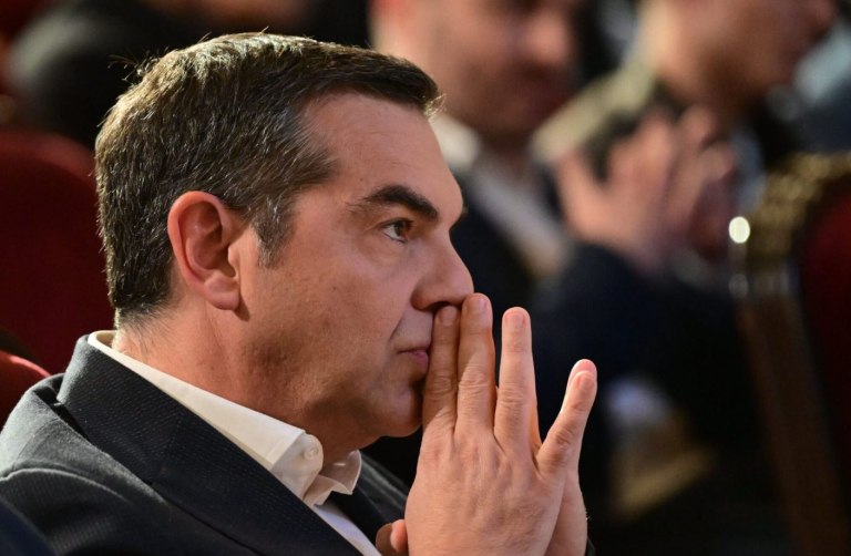 Τσίπρας: Βγαίνω έξω από το πολιτικό σύστημα, που, ως έχει, δεν μπορεί πια να δώσει τίποτα στην κοινωνία και την πατρίδα