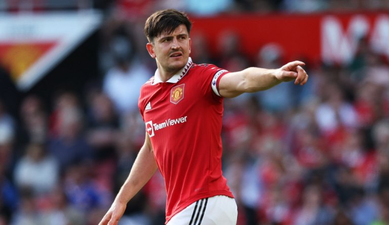 Ο Μαγκουάιρ μένει στην Μάντσεστερ Γιουνάιτεντ με τα μισά λεφτά