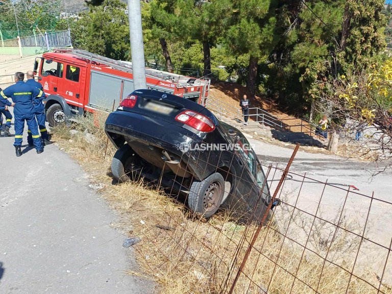 Χανιά: Ηλικιωμένη οδηγός έπεσε σε χαντάκι  Επιχείρηση για τον απεγκλωβισμό της