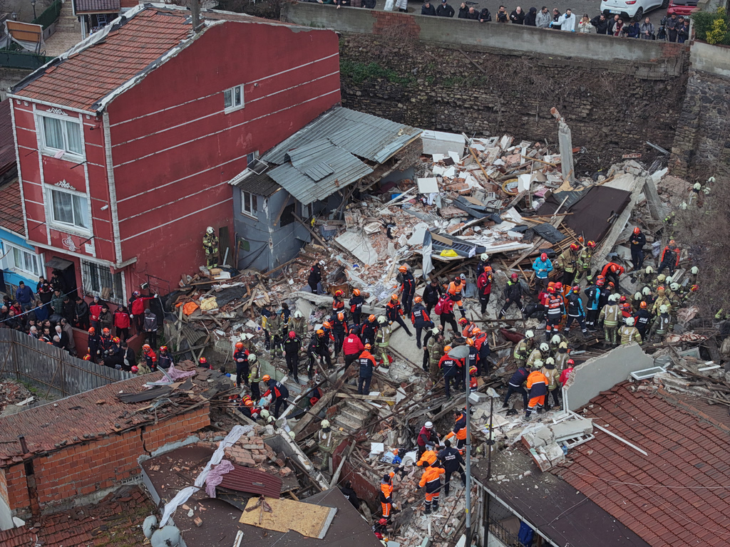 Κωνσταντινούπολη: Από έκρηξη φυσικού αερίου κατέρρευσαν δύο κτήρια  Πέντε άτομα ανασύρθηκαν από τα συντρίμμια